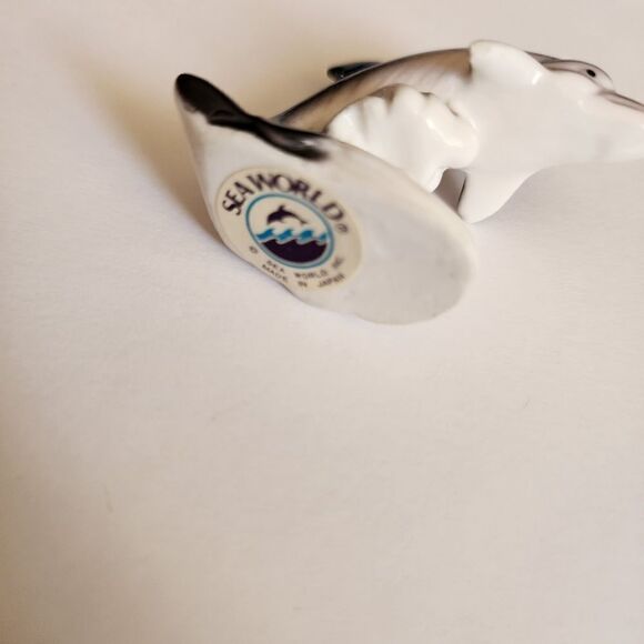 Set of Two Miniature Figurines Killer Whale and a Dolphin Sea World - Picture 4 of 6